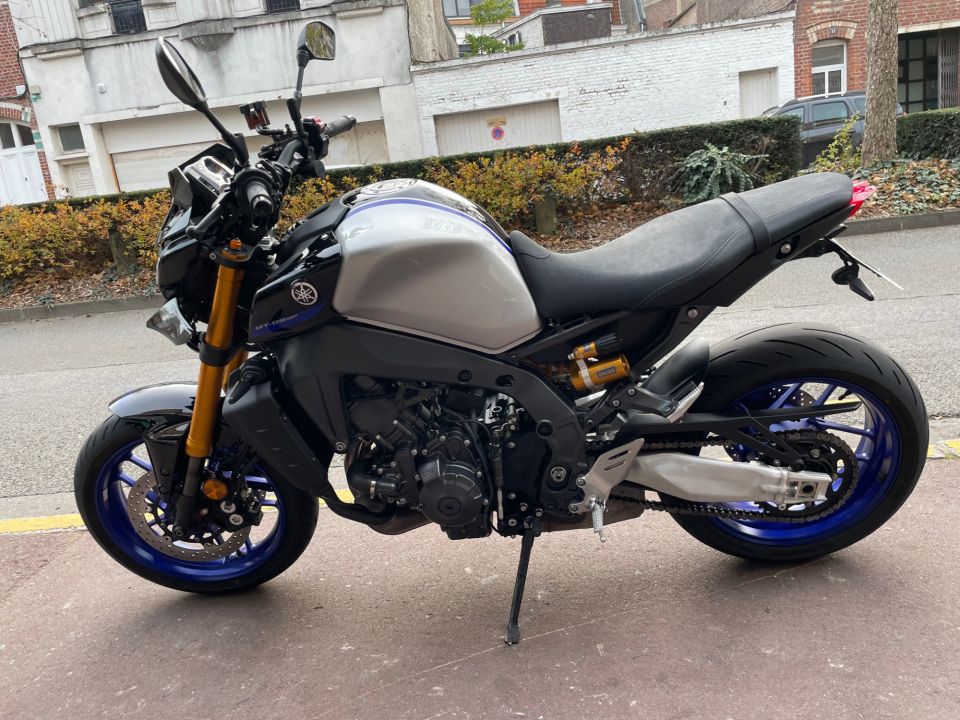 YAMAHA MT-09 4