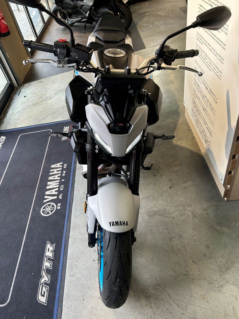 YAMAHA MT-07 3