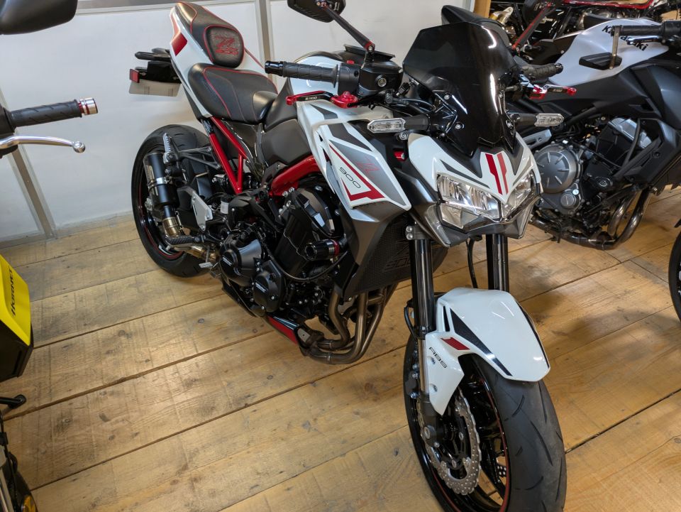 KAWASAKI Z 900 30