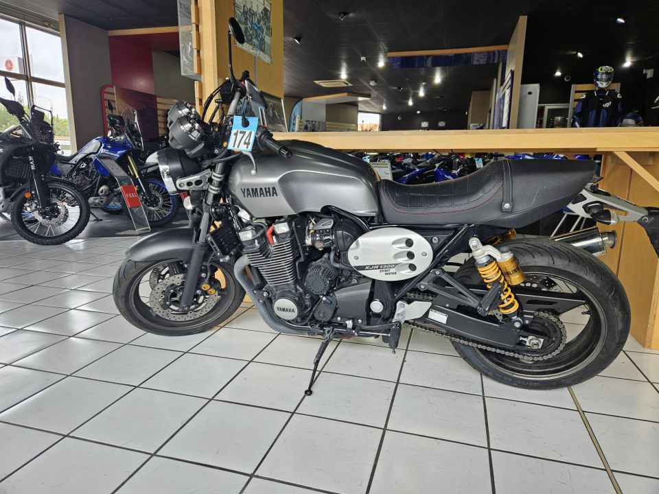 YAMAHA XJR 1300 RACER 2