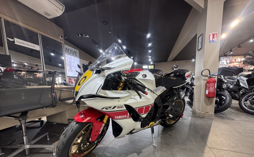 YAMAHA YZF-R1 WORLD GP 60TH ANNIVERSARY 1