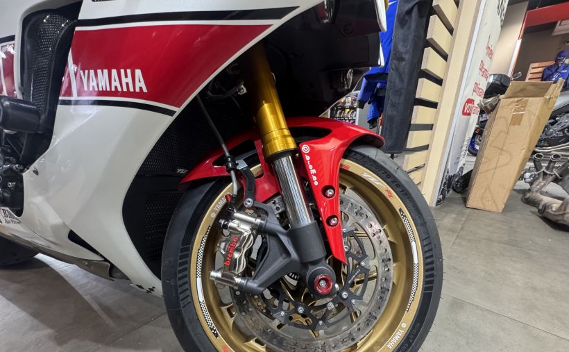 YAMAHA YZF-R1 WORLD GP 60TH ANNIVERSARY 3
