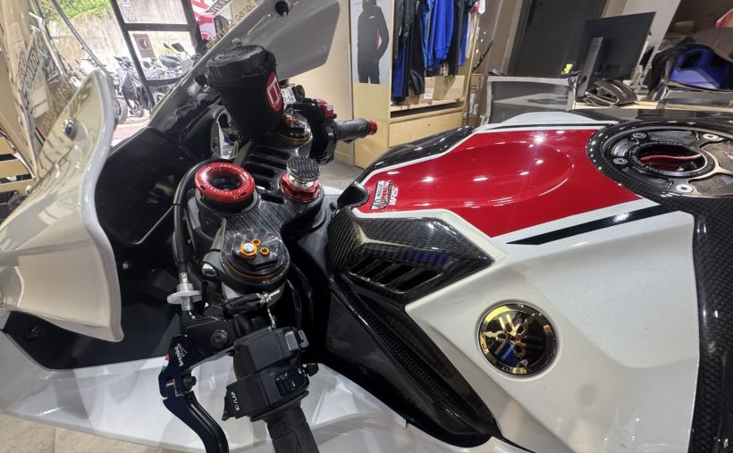 YAMAHA YZF-R1 WORLD GP 60TH ANNIVERSARY 8