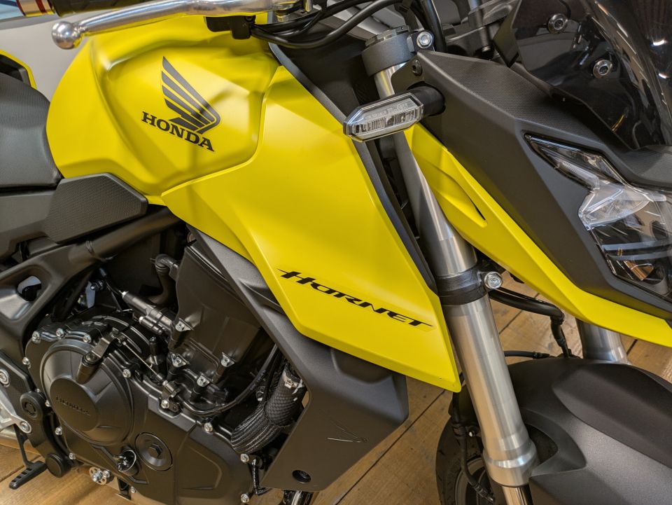 HONDA CB 750 HORNET 30