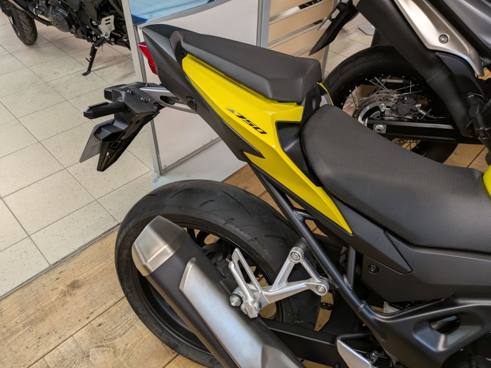 HONDA CB 750 HORNET 50