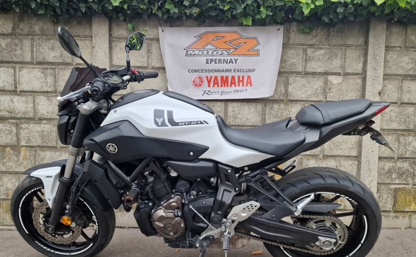 YAMAHA MT-07 (47.5CV) 4