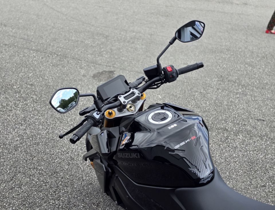 SUZUKI GSX-S 1000 10