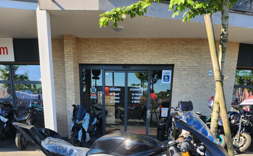 YAMAHA YZF-R6 RACE 1