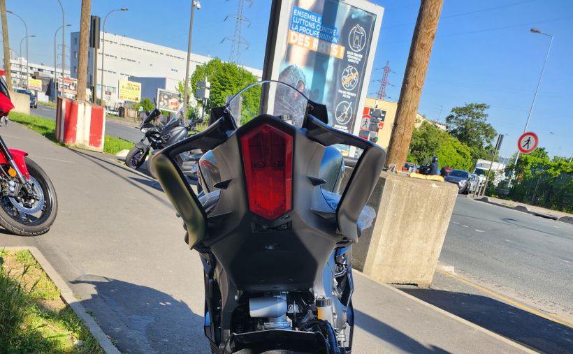 YAMAHA YZF-R6 RACE 2