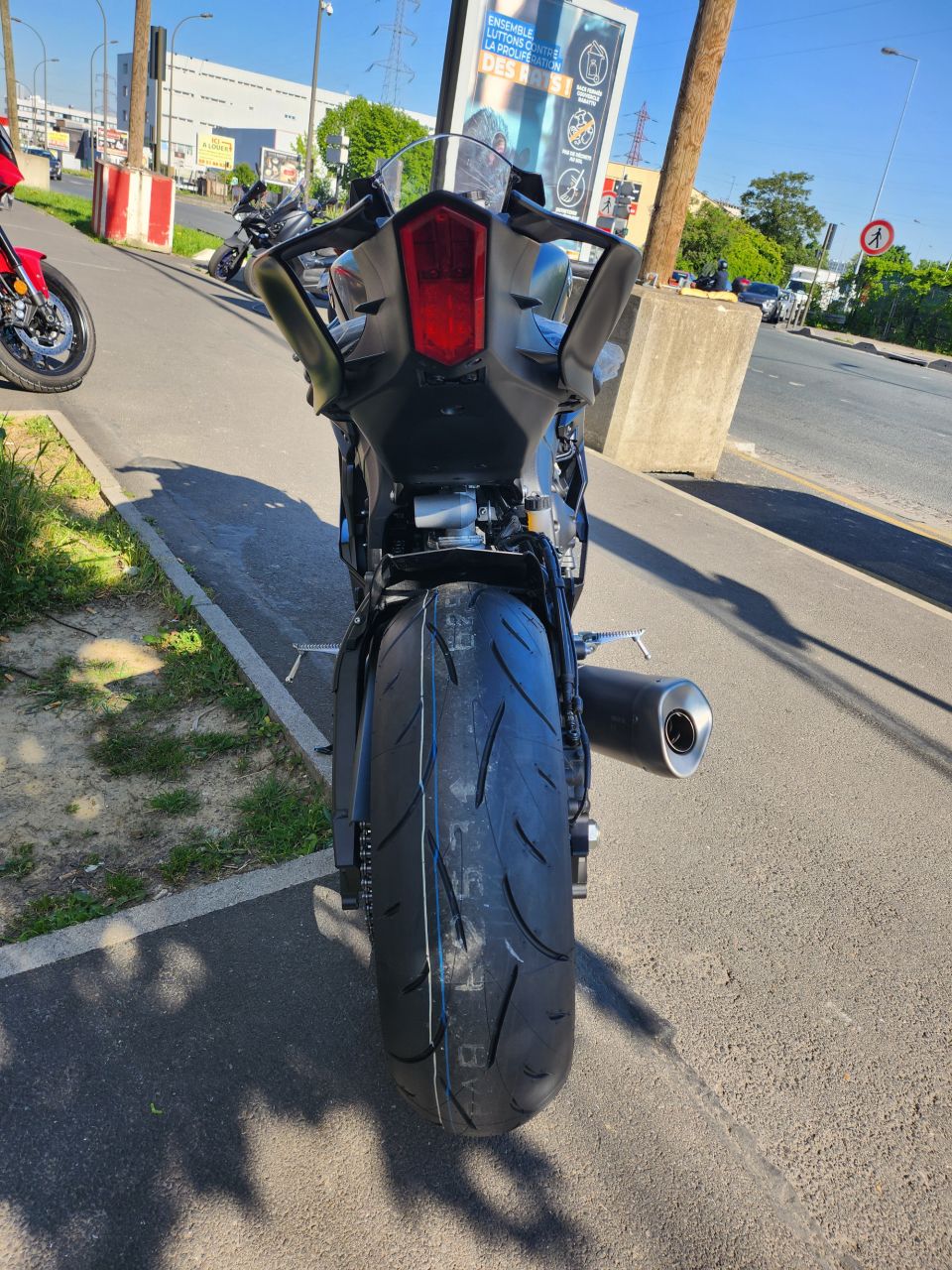 YAMAHA YZF-R6 RACE 2