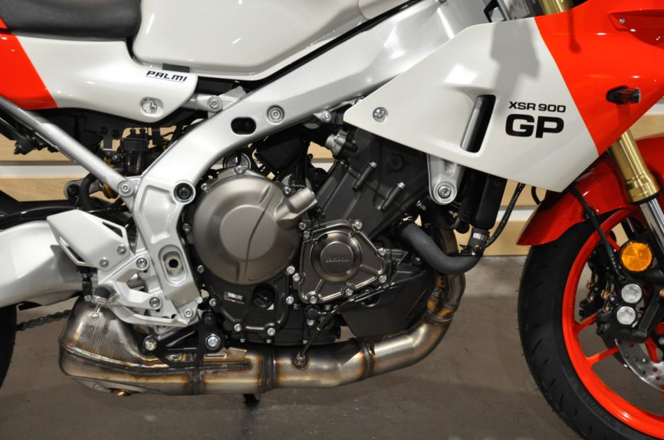 YAMAHA XSR 900 GP 1