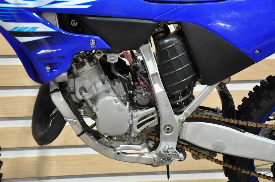 YAMAHA YZ 125 9