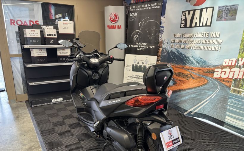 YAMAHA XMAX 125 7