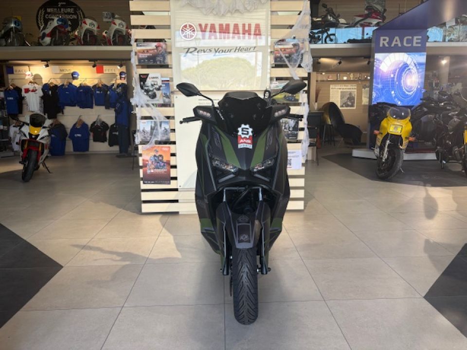 YAMAHA XMAX 125 TECH KAMO 2025 + KIT DECO DE DIRECTION GTIE 5 ANS 99€/MOIS* 2