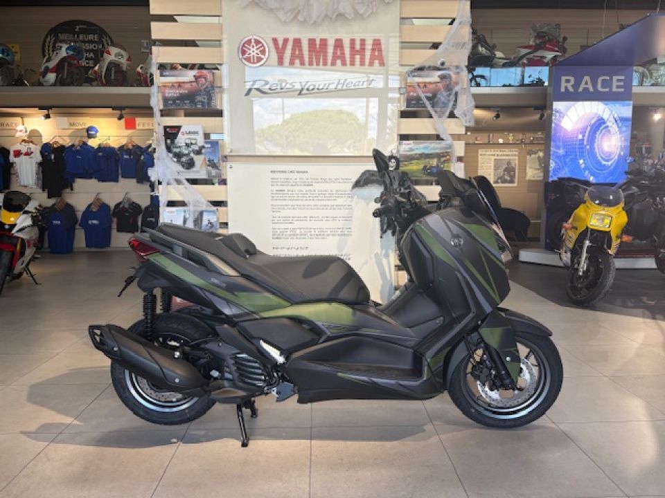 YAMAHA XMAX 125 TECH KAMO 2025 + KIT DECO DE DIRECTION GTIE 5 ANS 99€/MOIS* 0