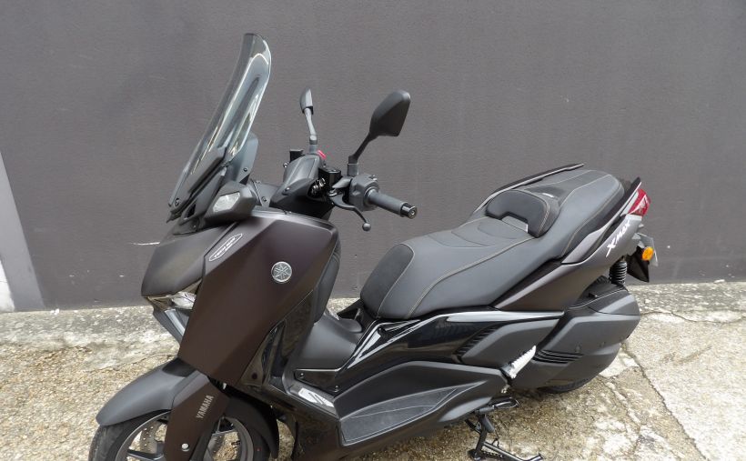 YAMAHA XMAX 300 Tech Max 4