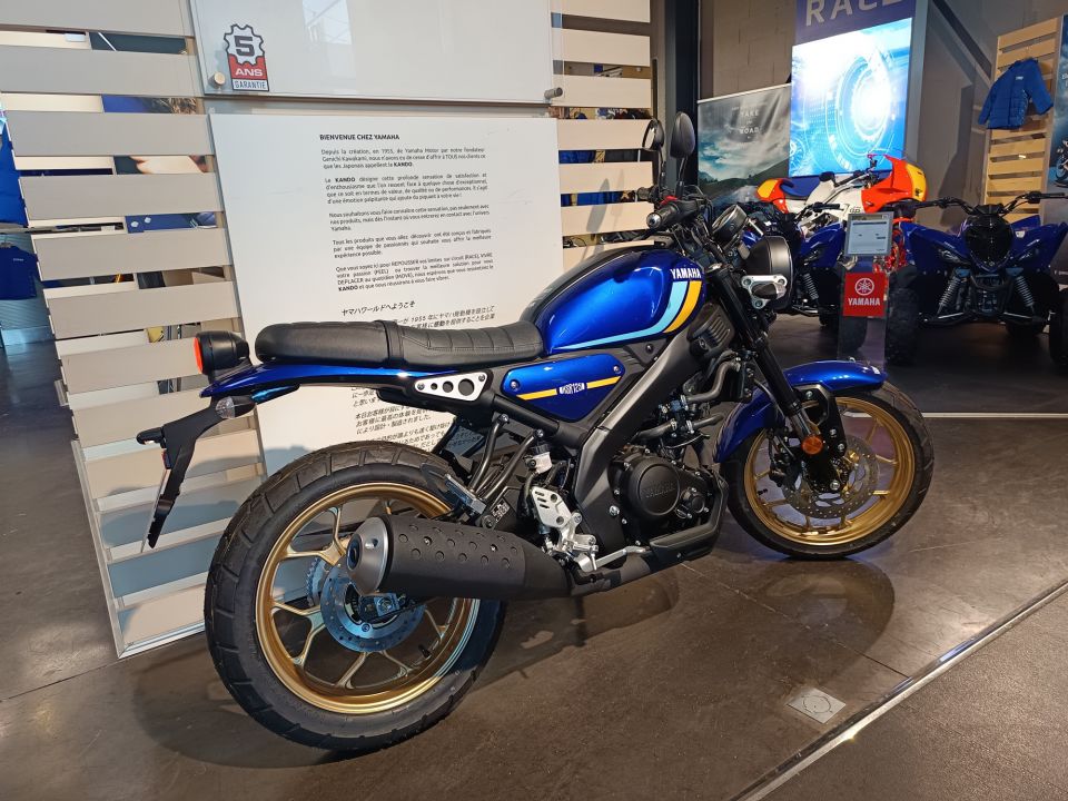 YAMAHA XSR 125 2