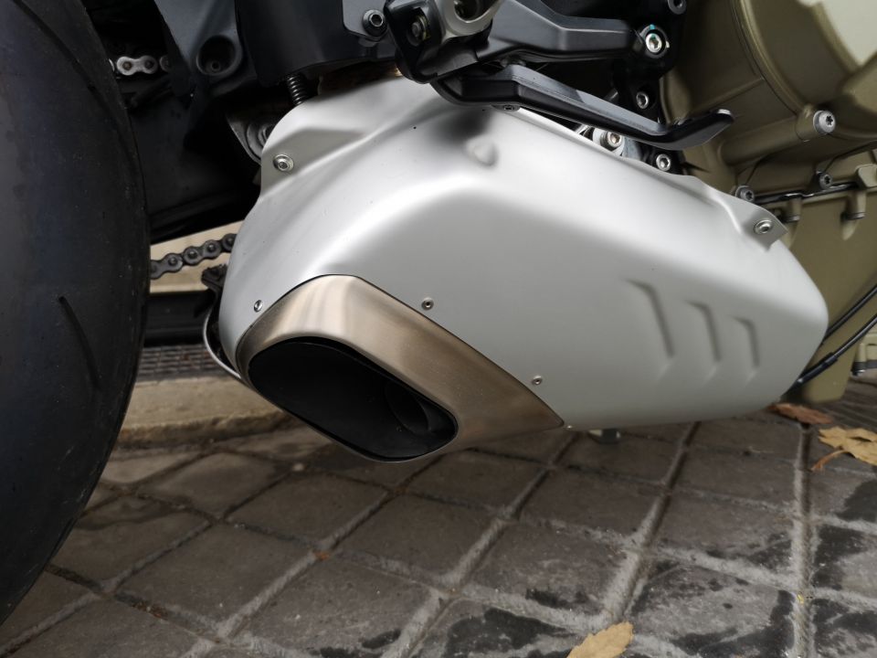 DUCATI STREETFIGHTER V4S 36