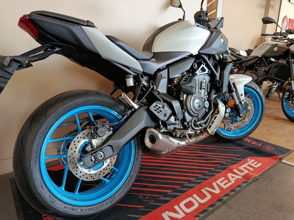 YAMAHA MT-07 Y-AMT 2
