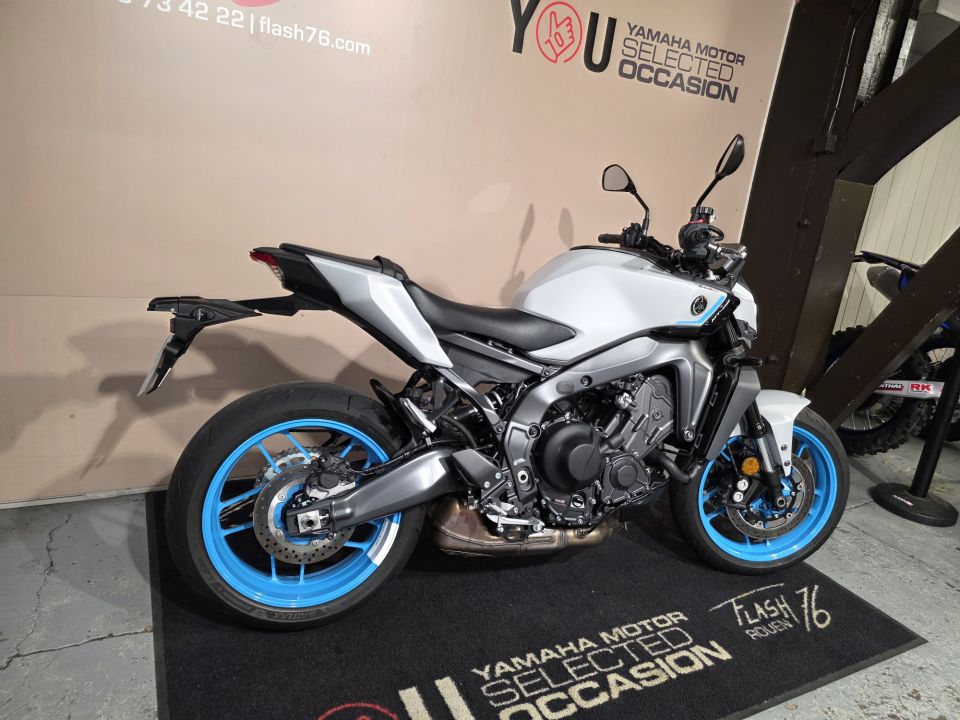 YAMAHA MT-09 3