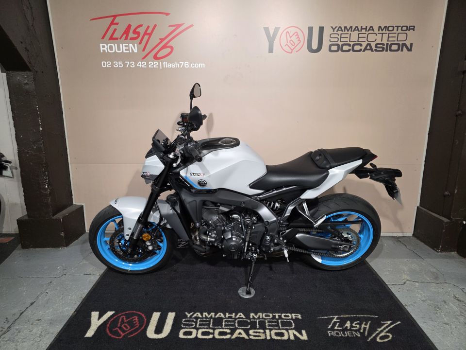 YAMAHA MT-09 1