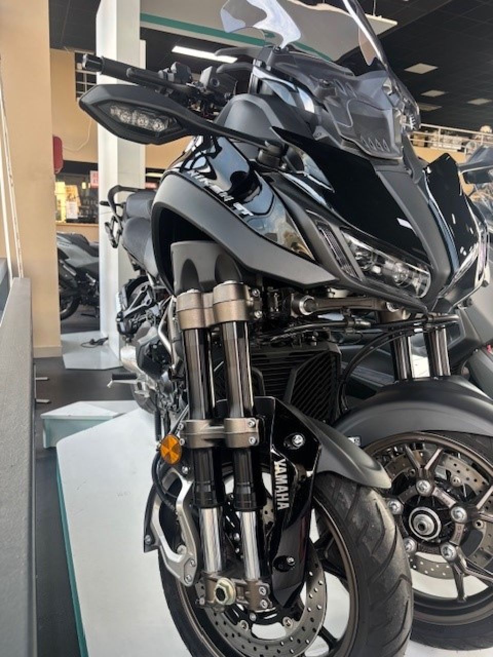 YAMAHA NIKEN 850 GT 1