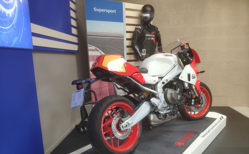 YAMAHA XSR 900 GP 1