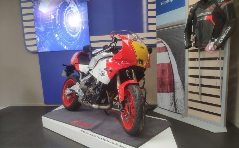 YAMAHA XSR 900 GP 2