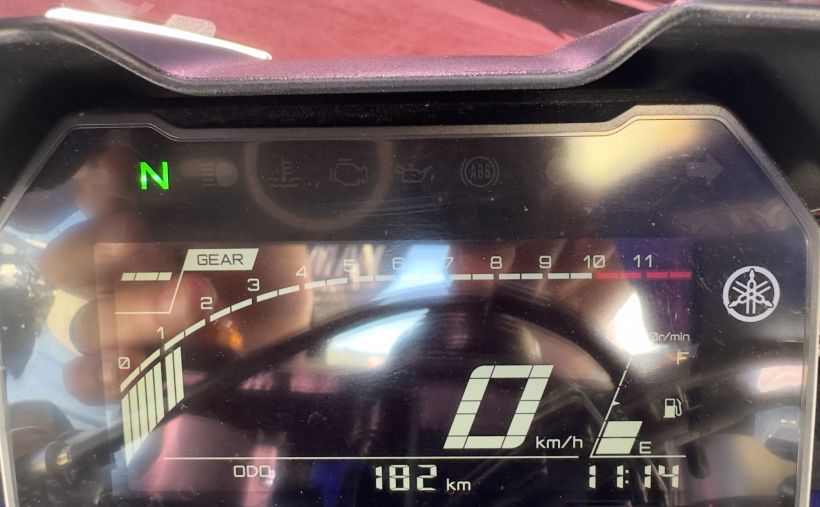 YAMAHA YZF-R7 4