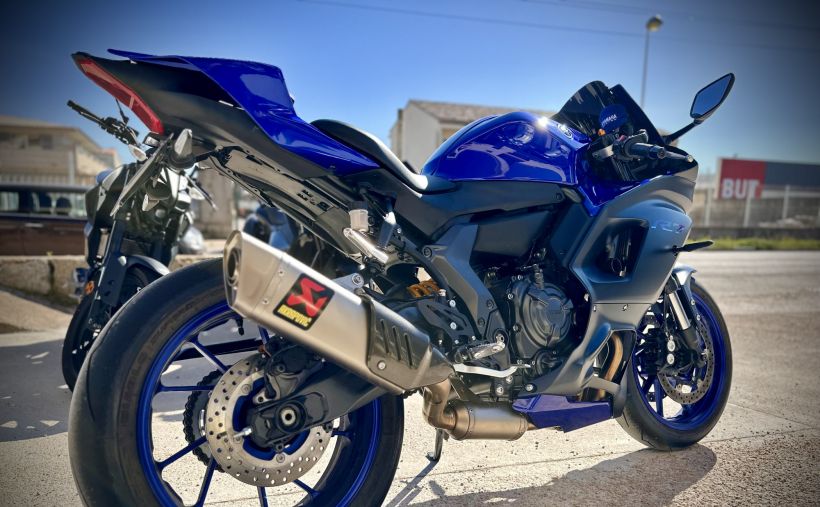 YAMAHA YZF-R7 3