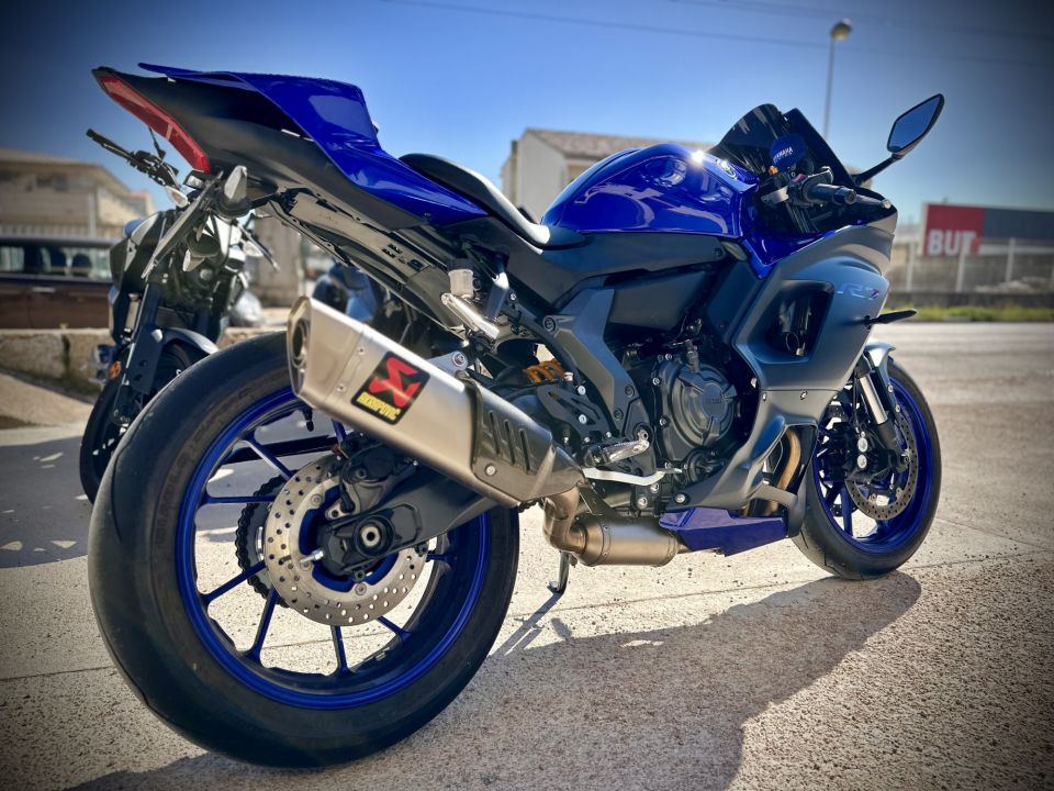 YAMAHA YZF-R7 3