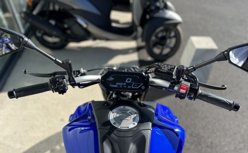 YAMAHA MT-07 6