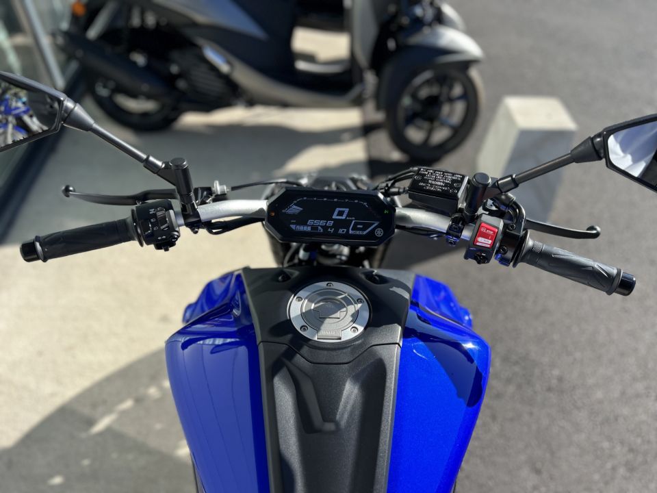 YAMAHA MT-07 6