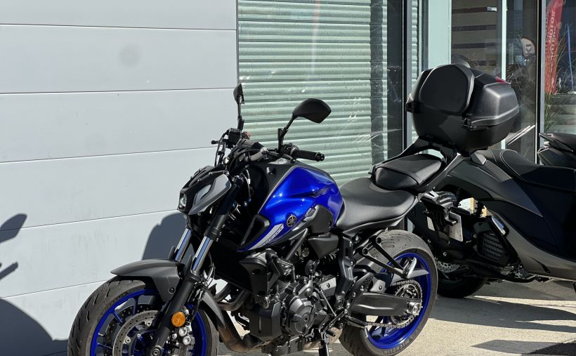 YAMAHA MT-07 4