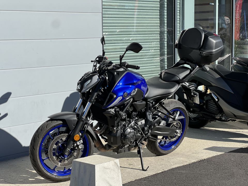 YAMAHA MT-07 4