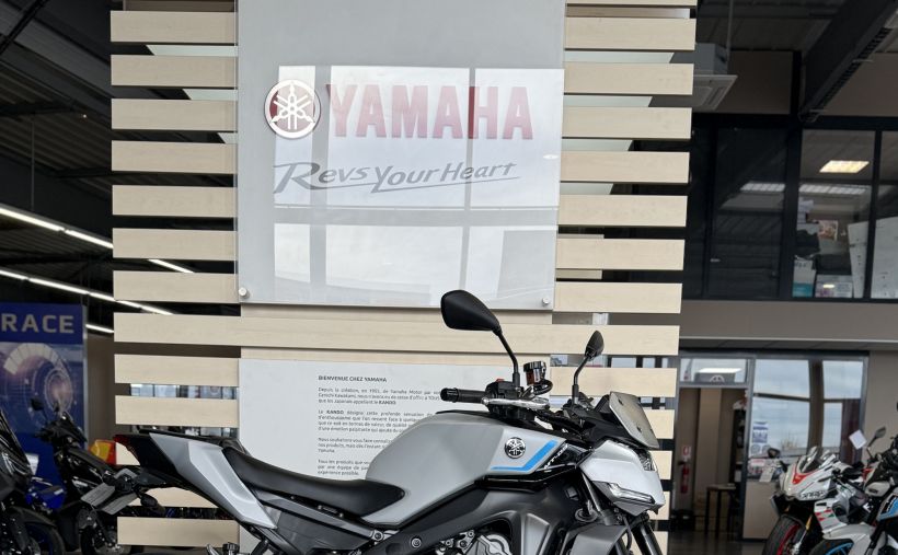 YAMAHA MT-09 0