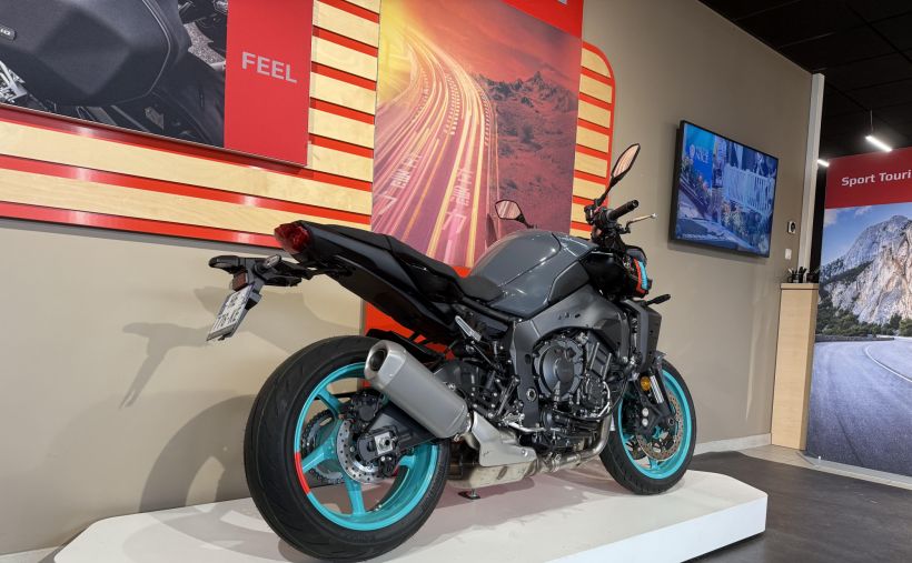 YAMAHA MT-10 2
