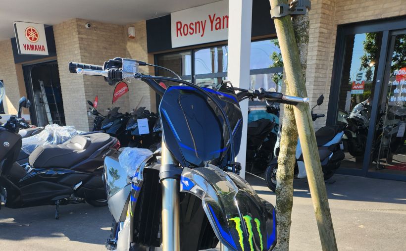 YAMAHA YZ125 MONSTER ENERGY 3