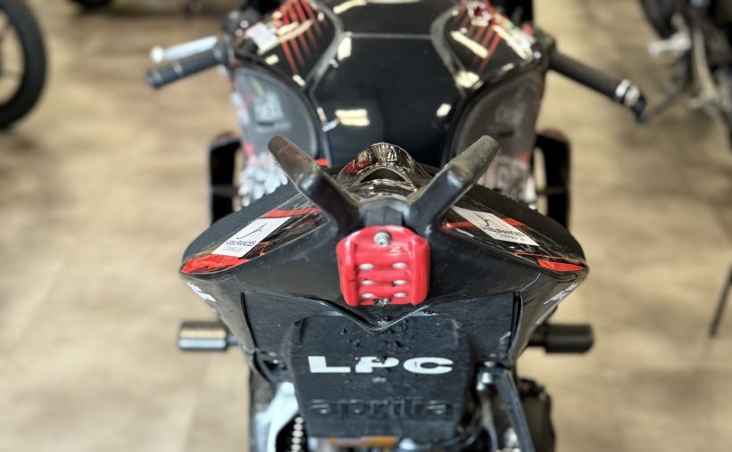APRILIA RSV4 1100 FACTORY 6
