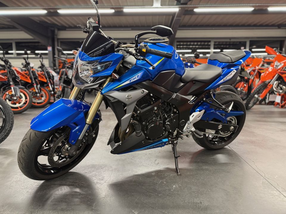 SUZUKI GSR 750 ABS 4