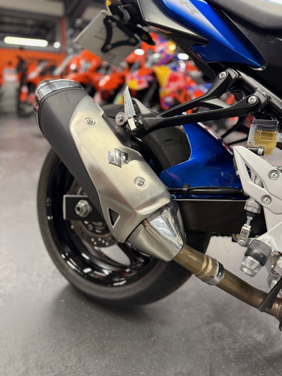 SUZUKI GSR 750 ABS 12