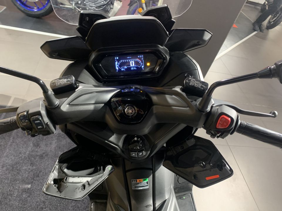 YAMAHA XMAX 125 3
