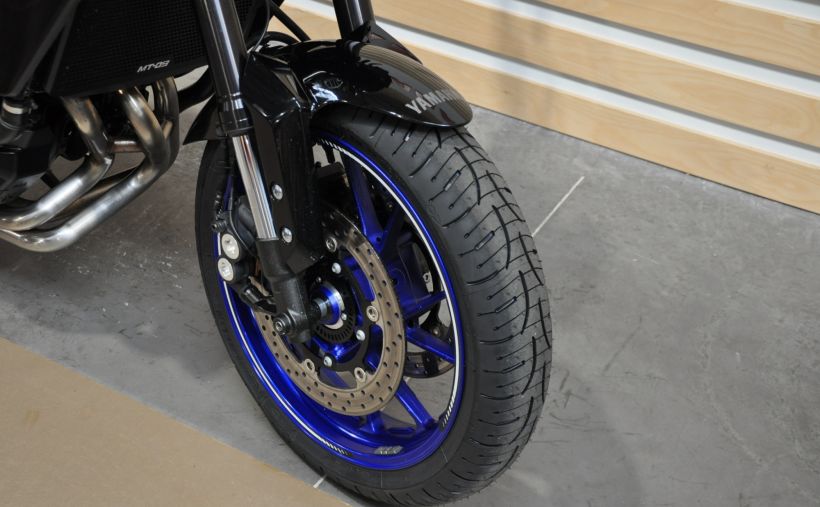 YAMAHA MT-09 6