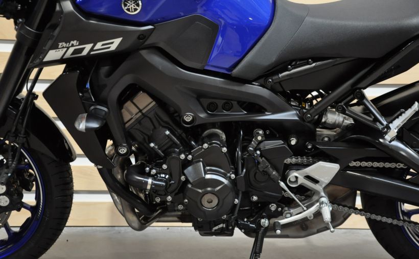 YAMAHA MT-09 9