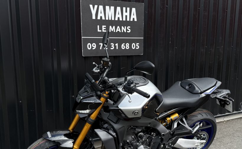 YAMAHA MT-09 SP 3