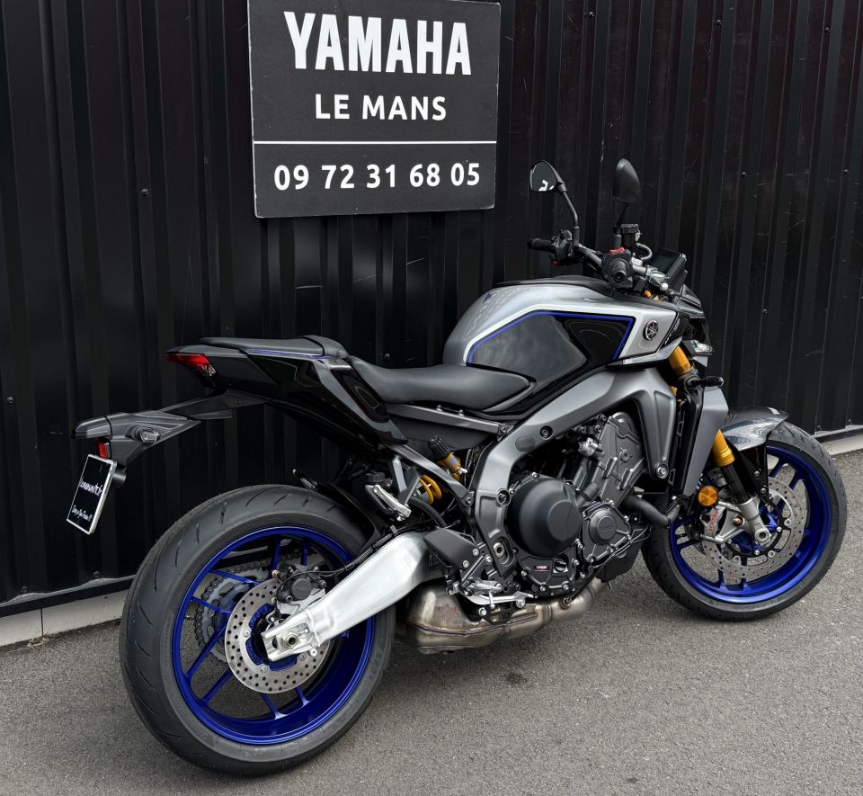 YAMAHA MT-09 SP 10