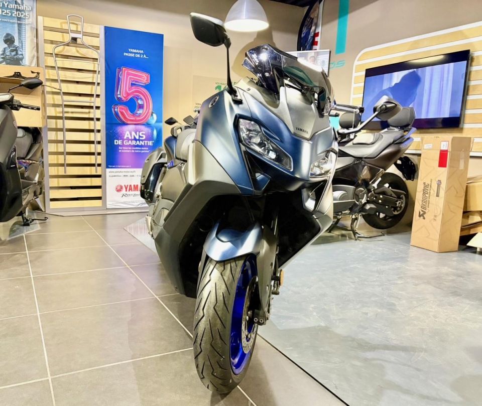 YAMAHA XP T-MAX 560 2