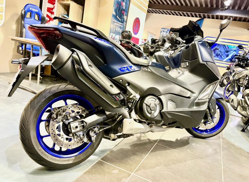 YAMAHA XP T-MAX 560 3