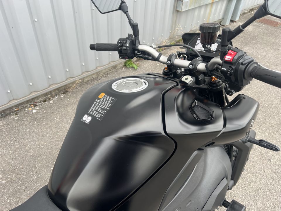 YAMAHA MT-10 32