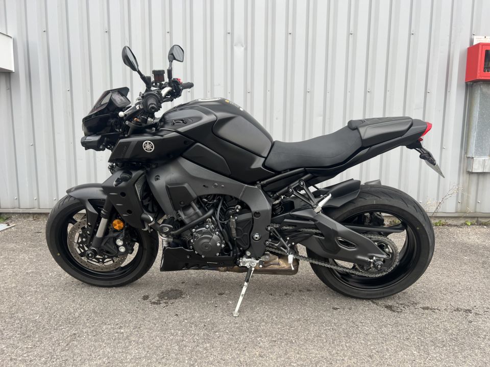 YAMAHA MT-10 12